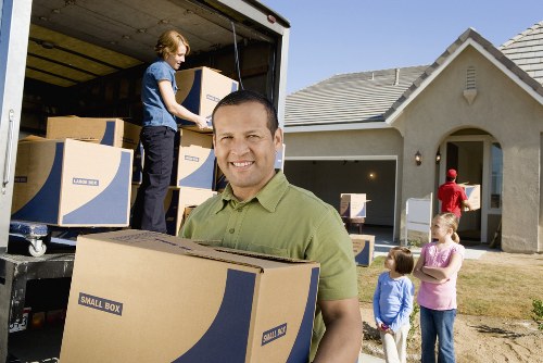 Household relocation service during removals in Elmersend
